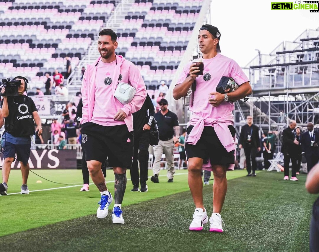 Lionel Messi Instagram - A cuartos!! 🙌 @thechampions Chase Stadium