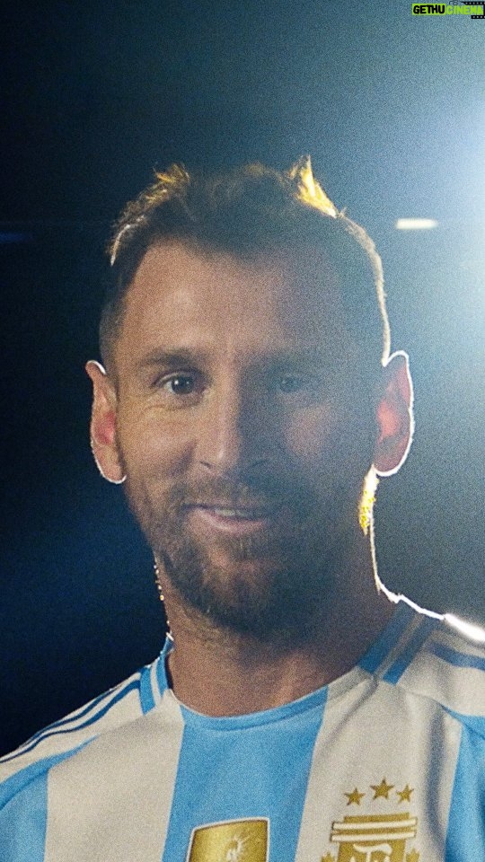 Lionel Messi Instagram - Los campeones ya tienen nuevas camisetas! 🇦🇷 ​ The champions have new Jerseys! 🇦🇷​