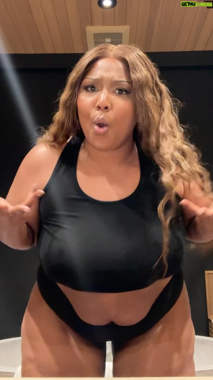 Lizzo Instagram - Only thing yall got in common is not liking me !! lame ass bitches 😂😂😂😂 now kith 😙😙😙😗