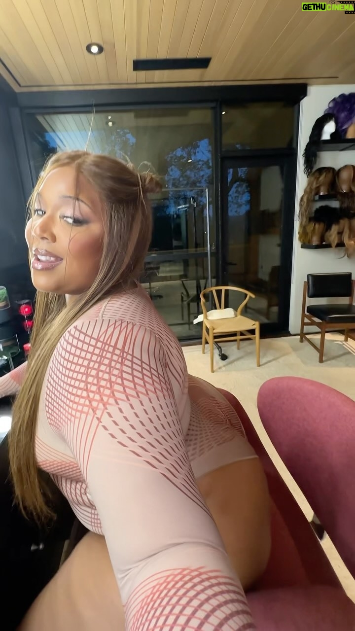 Lizzo Instagram - Gon head n drop this song sexxy 😇