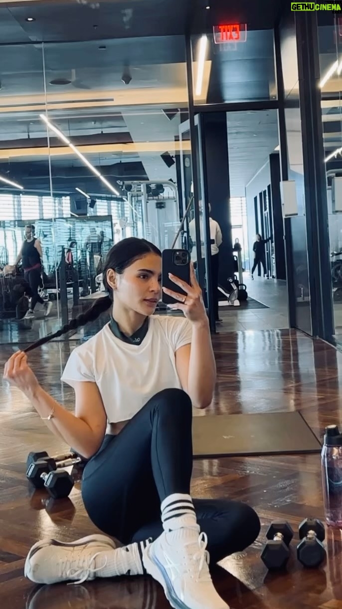 Lovi Poe Instagram - Had a little time off from training and can’t wait to get back at it. 💪🏾