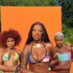 Ludmilla Instagram - E se eu levasse um fã pra curtir um show meu direto do deserto da Califórnia em abril? Liberei um trecho de Piña Colada aqui na biblioteca de áudios do Instagram e eu vou ficar de olho em todo mundo que postar seu vídeo usando a hashtag #LudTeLevaPraCalifornia. Bora tomar essa Piña Colada juntos? 🍹🫶🏾