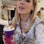 Lyudmila Chebotina Instagram – Сними рилс под мою песню «Солнце Монако» со стаканом ONE PRICE COFFEE, отметь @onepricecoffee , поставь #рафсолнцемонако и выигрывай APPLE призы каждую неделю🫰🏼