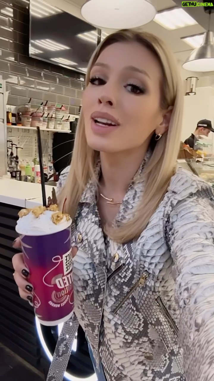 Lyudmila Chebotina Instagram - Сними рилс под мою песню «Солнце Монако» со стаканом ONE PRICE COFFEE, отметь @onepricecoffee , поставь #рафсолнцемонако и выигрывай APPLE призы каждую неделю🫰🏼