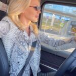 Lyudmila Chebotina Instagram - Прикупила себе змеиную шкурку в @mexasandradolina , чтобы принимали за свою🐍 Хаха, кстати клип уже почти готов🙈 #лучшаяподруга