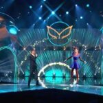 Lyudmila Chebotina Instagram - «Три белых коня» . Дуэт с АВАТАРОМ ))) WOW! Мэри Поппинс! Она же Люся Чеботина! @lusia_chebotina )) Новогодняя Маска + Аватар!! Как вам наша версия?) #сергейлазарев #люсячеботина #аватар #трибелыхконя