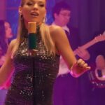 Lyudmila Chebotina Instagram - Премьера альбома «VK под шубой»! Слушайте наш фит с @igor_nikolaev_music и другие дуэты эксклюзивно в VK Музыке!   А сегодня вечером смотрите трансляцию новогоднего шоу с нашим участием! Начало в 20:23 в сообществе VK Музыки #выпьемзалюбовь #игорьниколаев #люсячеботина
