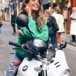 Mélanie Dedigama Instagram - 😄🤘🏽 #hapiness #smile #picoftheday #girl #rock #face #picture #thinkpositive #positivevibes #life #moment #mowgli #DediTeam 👊🏽💚 Maison Sauvage