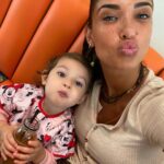 Mélanie Dedigama Instagram - With my best friend 🥰😘 . #momlife #daughter #sweetybaby #kiss #weekend ✌🏽