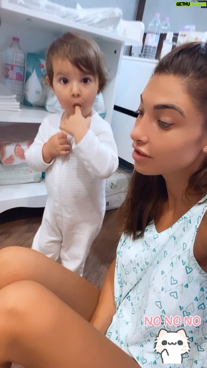 Mélanie Dedigama - 105.6K Likes - Qui fait des bêtises ? 😅
.
Bon dimanche à tous on vous aime ❤️
.
#mybaby #iloveher #cutebaby #sundayfunday
