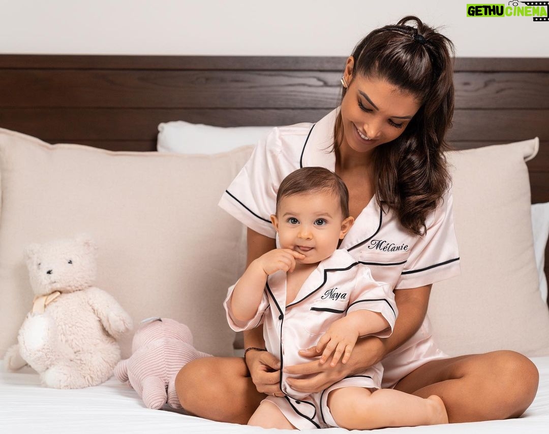 Mélanie Dedigama - 124.3K Likes - Ma mini moi 💞
.
J’aime trop cette photos j’adore nos pijamas 💗
.
.
#babylove #mamaninlove