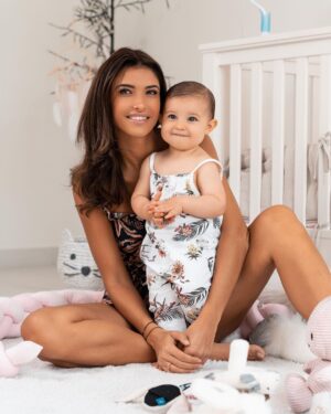 Mélanie Dedigama Instagram - Tu es la prunelle de mes yeux 
L’amour de ma vie 
Mon rayon de soleil 
L’être le plus cher à mon Coeur ♥️ 

.

❤️ Je t’Aime infiniment ma fille ♾❤️

.

#mumlife #baby #family #babylove #love