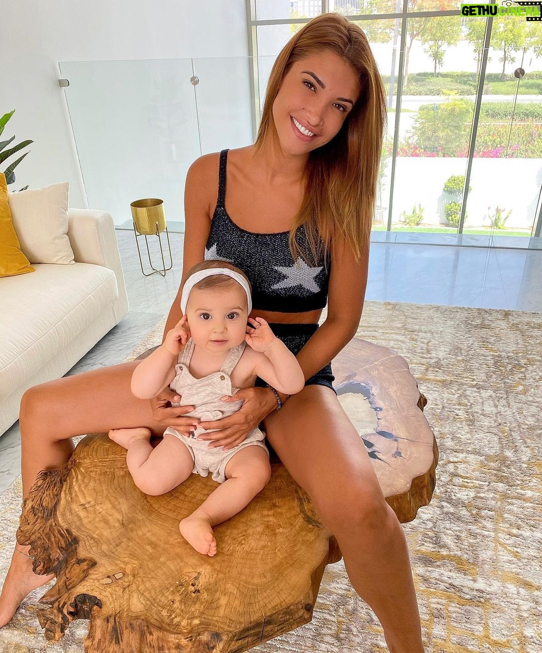 Mélanie Dedigama - 123.5K Likes - Trop d’Amour ❤️ elle n’est pas trop choupinette Naya 😍 ?