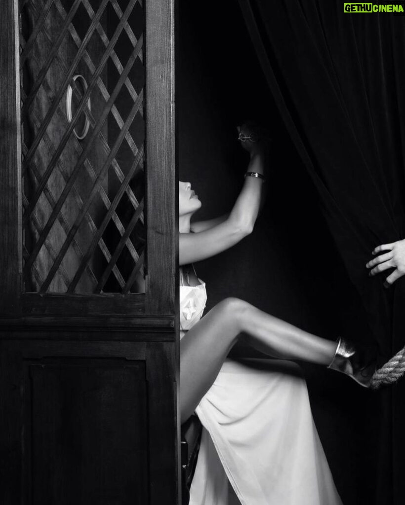 Mélanie Dedigama Instagram - 🔥🔥🔥 . Shooting for @faddy_magazine_usa Photographer : @stefanierenoma Beauty : @dorianjollet Styling : @audrey.jehanno Editing : @raphael_say Place : @sinnerparis . #newyork #magazine #beauty #blackandwhite #shooting #edit Sinner Paris
