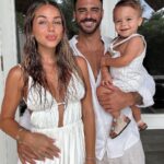 Maddy Burciaga Instagram - Welcome to Mauritius 🇲🇺 1 2 3 c’est nous 🫶🏼 4 : Un peu Soif 🍎 5 : Mamaaaan ♥️ 6 : Visite avec Papa 🌴 7 : Bananaaa 🍌 + fou rire d’Andrea 😂 Maradiva Villas Resort & Spa