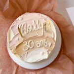 Maddy Burciaga Instagram - Retour sur mes 30 ans 🫶🏼🎂 Merci pour tout vos messages, Merci à mes amis et à mon chéri @benji_samat d’avoir organisé une journée ⚓️❤️ La vidéo de fin nous représente bien 🤣 Marseille, Provence-Alpes-Cote-d'Azur, France