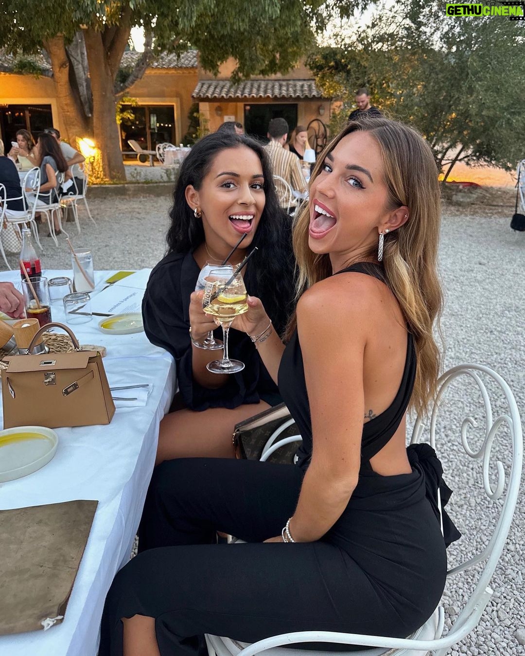 Maddy Burciaga Instagram - Retour sur mes 30 ans 🫶🏼🎂 Merci pour tout vos messages, Merci à mes amis et à mon chéri @benji_samat d’avoir organisé une journée ⚓️❤️ La vidéo de fin nous représente bien 🤣 Marseille, Provence-Alpes-Cote-d'Azur, France