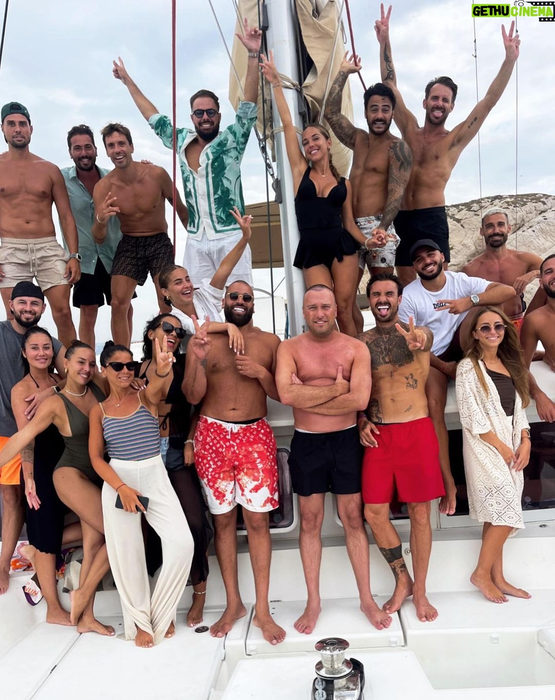 Maddy Burciaga Instagram - Retour sur mes 30 ans 🫶🏼🎂 Merci pour tout vos messages, Merci à mes amis et à mon chéri @benji_samat d’avoir organisé une journée ⚓️❤️ La vidéo de fin nous représente bien 🤣 Marseille, Provence-Alpes-Cote-d'Azur, France