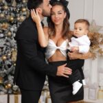 Maddy Burciaga Instagram - Joyeux Noël à Tous ♥️🎅🏼✨