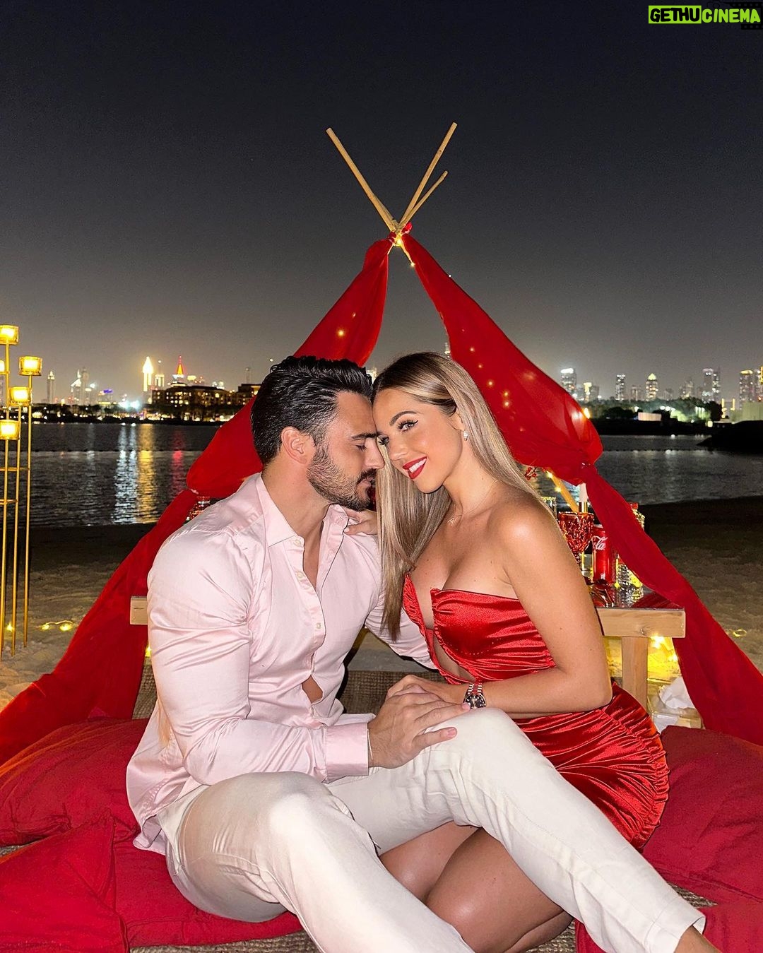 Maddy Burciaga Instagram - Happy Valentine’s Day ❤️🌹 Je t’aime ma moitié @benji_samat pour toujours ♾️ ps : la dernière photo c’est ma favorite 🙊👀 Dubai, United Arab Emirates
