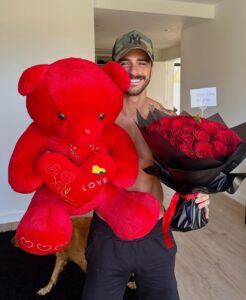 Maddy Burciaga Instagram - Happy Valentine’s Day ❤️🌹 Je t’aime ma moitié @benji_samat pour toujours ♾️ ps : la dernière photo c’est ma favorite 🙊👀 Dubai, United Arab Emirates