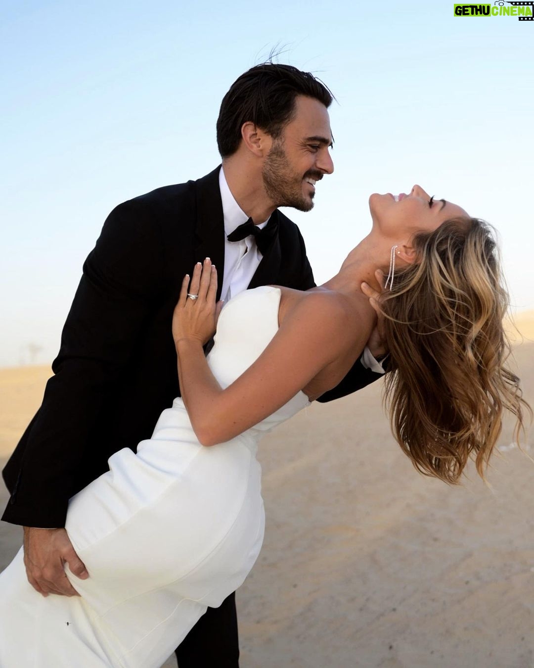 Maddy Burciaga Instagram - 1 an de Mariage ❤️ 3/02/2022💍 Et dire que la veille on apprenait que nous attendions notre premier enfant 🥹👶🏻 Aujourd’hui toujours autant d’amour et même plus encore et pour toujours ❤️ Dubai, United Arab Emirates