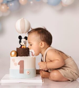 Maddy Burciaga Instagram - 30/09/2022 🥹🎂 
1 an que ce petit être à chamboulé notre vie, cet amour indescriptible qu’on ressent chaque jours, notre petit bonheur, ce petit coquin qui a soufflé sa première bougie 🥹🫶🏼 
Papa & Maman t’aime très fort ❤️
Joyeux anniversaire Andrea 🎂
