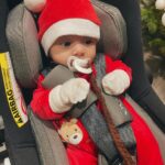 Maddy Burciaga Instagram - Joyeux Noel a Tous ❤️🎅🏼 Notre plus beau cadeau c’est TOI…👶🏻 Trop d’amour pour ce petit Papa Noël 🥺 France