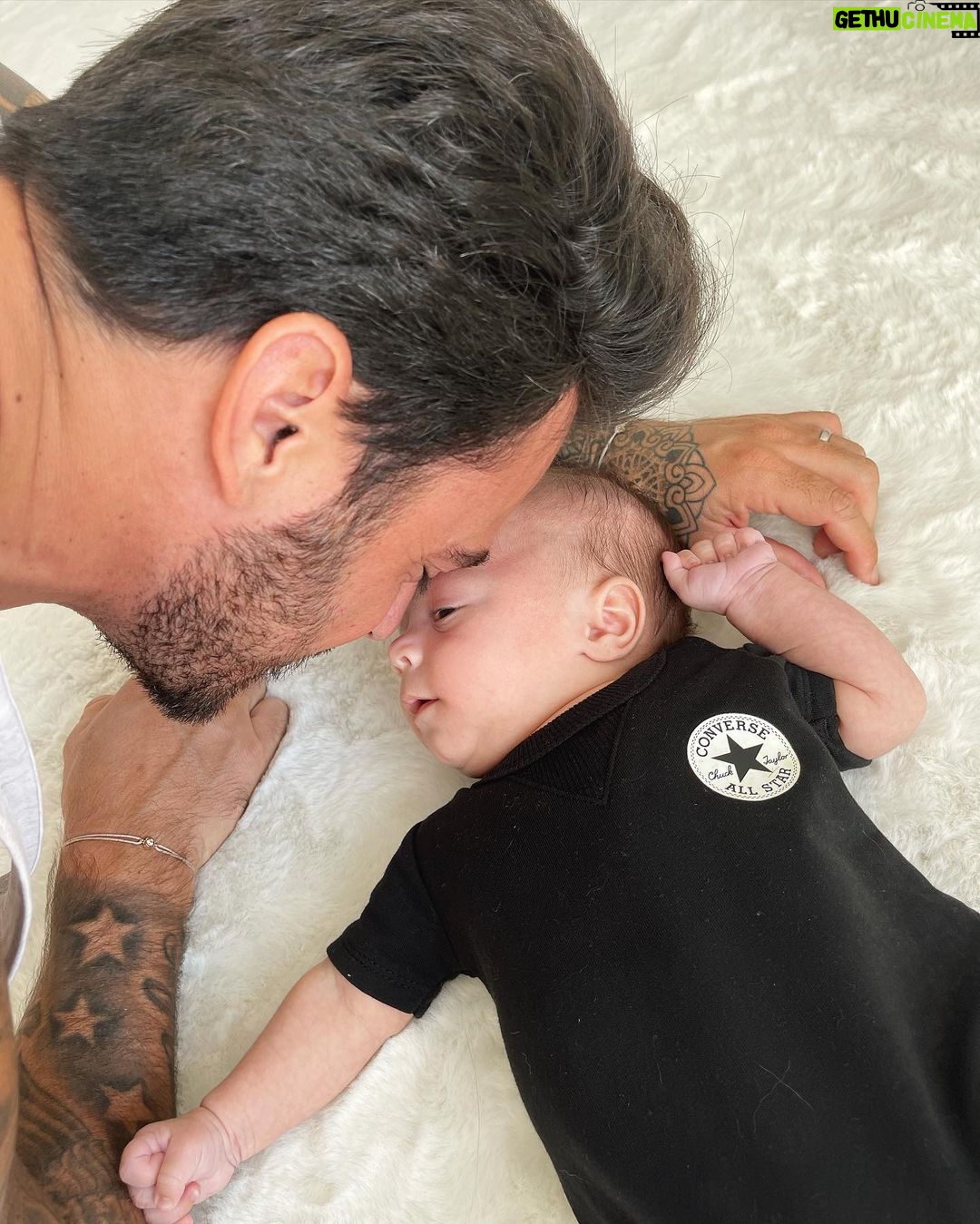 Maddy Burciaga Instagram - 2 Mois dans 2 Jours 🥺 Ça passe tellement vite… je l’aime à un point c’est indescriptible… ❤️ ce petit être a chamboule mon coeur pour toujours ❤️ Je t’aime mon fils meme si pour le moment tu ressemble plus à ton pere qu’a moi 🤣 Emirate of Dubai
