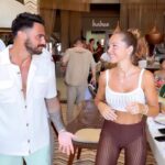 Maddy Burciaga Instagram - 1 an plus tard nous y revoilà sans Andrea dans le ventre cette fois 😂 Ps : Benji et la danse c’est toujours pas ça 😅💃🏼🕺🏻 Mykonos