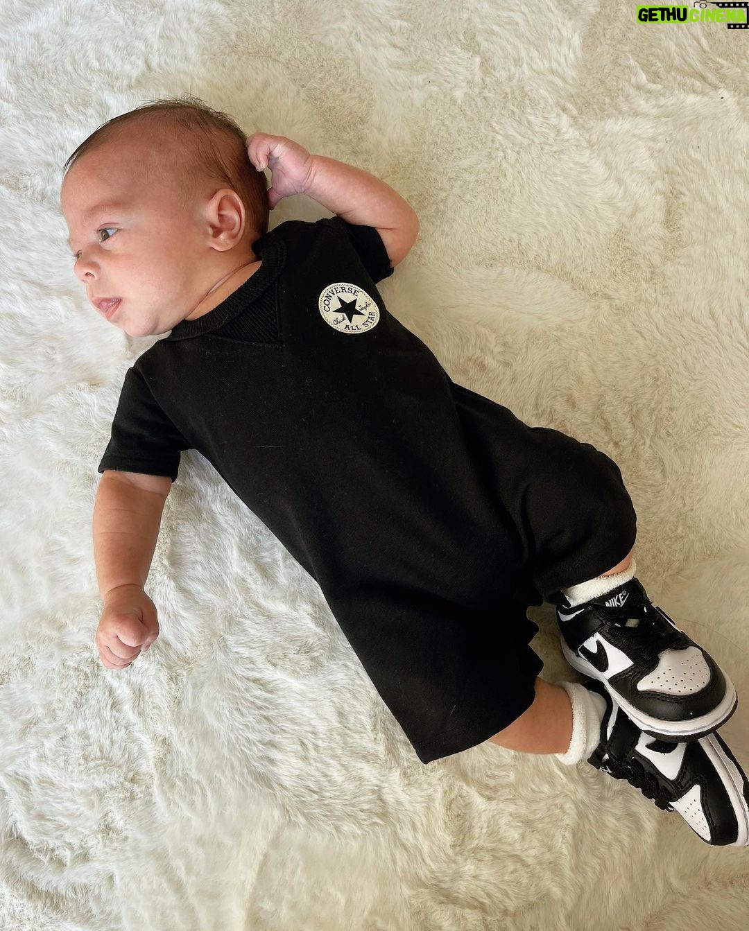 Maddy Burciaga Instagram - 2 Mois dans 2 Jours 🥺 Ça passe tellement vite… je l’aime à un point c’est indescriptible… ❤️ ce petit être a chamboule mon coeur pour toujours ❤️ Je t’aime mon fils meme si pour le moment tu ressemble plus à ton pere qu’a moi 🤣 Emirate of Dubai