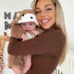 Maddy Burciaga Instagram - Mon Pti Ourson 🧸 Je le bouffe dans cet ensemble 🥹 - Sa combi et la mienne viennent de chez @sheinfrance_ ✨ Jusqu’a -85% pour le Black Friday + mon code MADDY22 ☺️ #SHEINblackfriday #sponsorise Emirate of Dubai