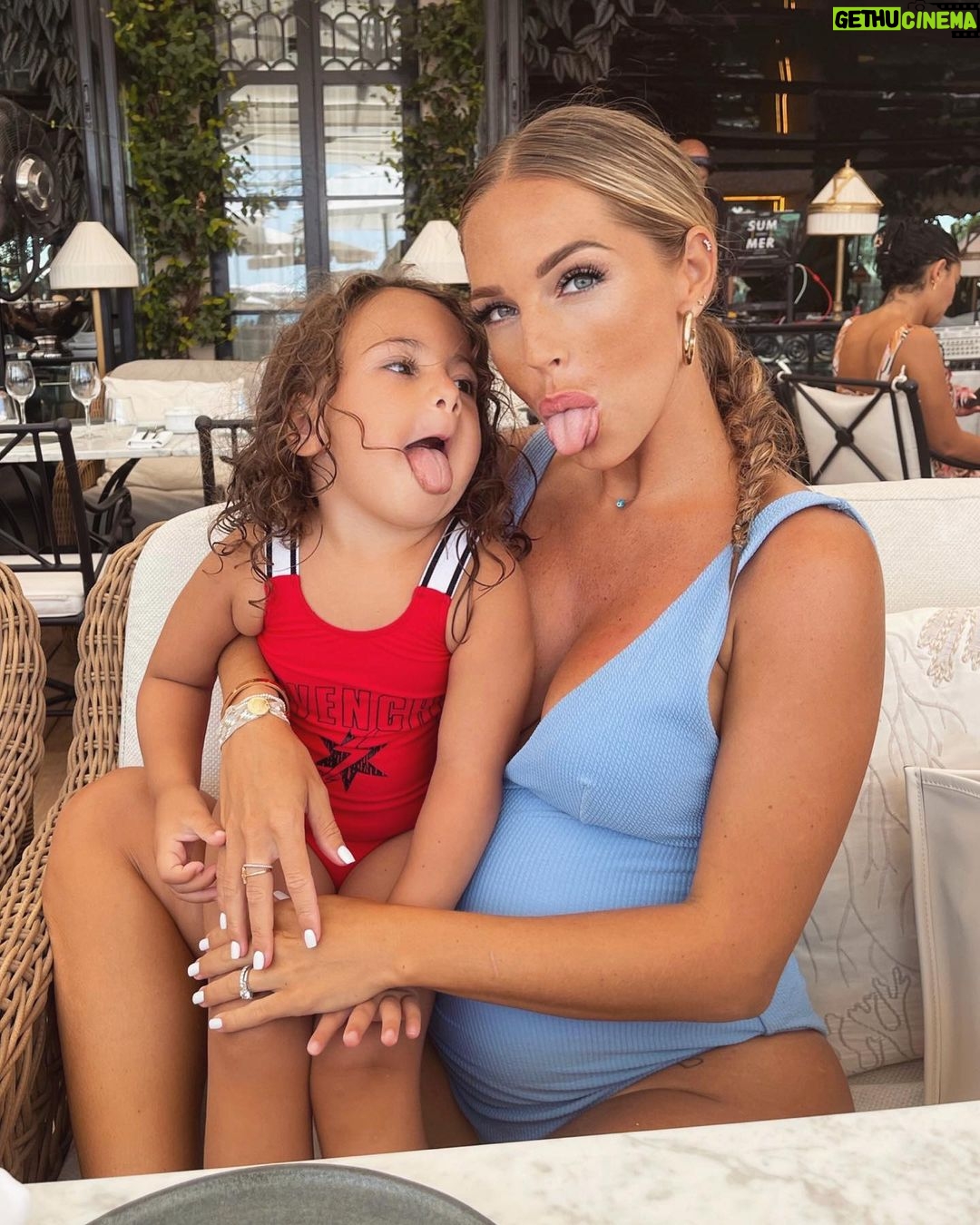Maddy Burciaga Instagram - Tata & Lennie ❤️ J’ai tellement hâte d’avoir mon petit garçon dans les bras quand je vois deja l’amour que je ressens 😍🥹 Cannes La Croisette