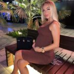 Maddy Burciaga Instagram - #20weekspregnant 🤍 Je suis officiellement a la moitié de ma grossesse, je sens enfin bébé bouger et je peux vous dire qu’il est déjà bien agité surtout le Soir 👶🏻😅 Et vous les Futurs Mamans vous en êtes ou ? 🤰🏼❤️ Dubai, United Arab Emiratesدبي