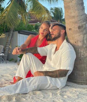 Maddy Burciaga Instagram - Sunset with Love 🌹🌴
