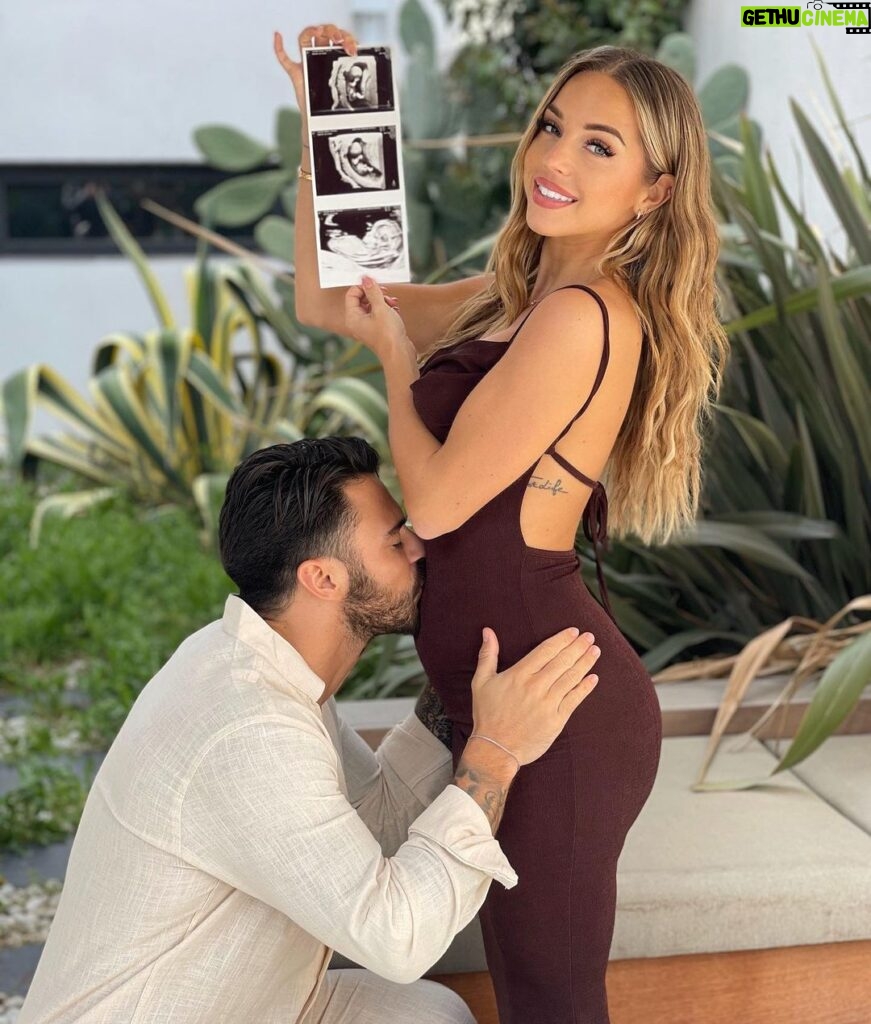 Maddy Burciaga Instagram - BABY SAMAT is Coming ❤️🤰🏼 Nous sommes heureux de vous annoncer que nous serons bientot 3 🥺👶🏻 Nos Rêves se realisent un peu plus chaque jour… Je T’aime plus que tout et j’ai tellement hâte qu’on devienne futur Papa & Maman 🥰 #babyiscoming #pregnant #14sa