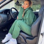 Maddy Burciaga Instagram - Bonjour Paris ❤️ GRAND JEU CONCOURS 🔥 1000 euros de bon d’achat à gagner avec @pegashoesofficiel c’est la ou j’ai pris ma paire de Air Force 1 ! Pour participer : 1/ S'abonner à @pegashoesofficiel 2/ S'abonner à @maddyburciaga 3/ Inviter 3 amis à participer en commentaires Bonus : Liker les 5 dernières photos de la page @pegashoesofficiel pour augmenter vos chances de remporter le concours #sponsorisé @agenceweevents Paris, France