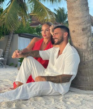 Maddy Burciaga Instagram - Sunset with Love 🌹🌴