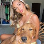 Maddy Burciaga Instagram - Quand tu veux prendre des photos mais que ton chien tape l’incruste 😂🐶 Ps : J’aime trop mon nouvel ensemble @loungeunderwear 💛🌹 Dubai, United Arab Emiratesدبي