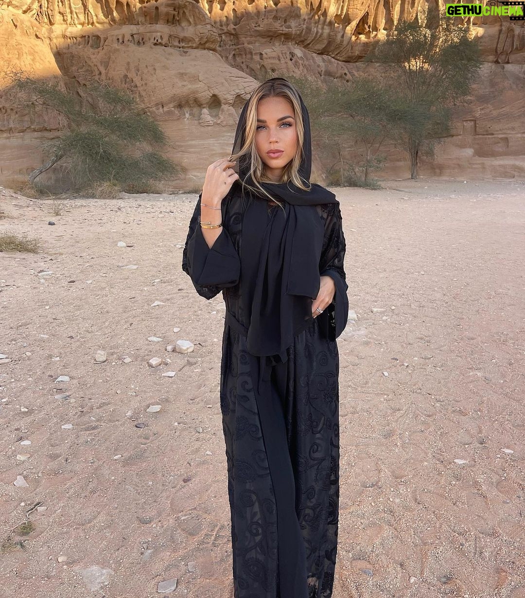 Maddy Burciaga Instagram - Welcome to Saudi 🇸🇦❤️ #Visitsaudi @visitsaudi #experiencealula AlUla, Saudi Arabia