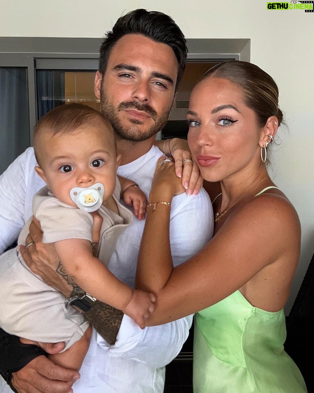 Maddy Burciaga Instagram - Family en Corse 🫶🏼🌻 Santa Giulia - Corsica