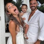 Maddy Burciaga Instagram - Welcome to Mauritius 🇲🇺 1 2 3 c’est nous 🫶🏼 4 : Un peu Soif 🍎 5 : Mamaaaan ♥️ 6 : Visite avec Papa 🌴 7 : Bananaaa 🍌 + fou rire d’Andrea 😂 Maradiva Villas Resort & Spa