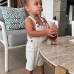 Maddy Burciaga Instagram - Welcome to Mauritius 🇲🇺 1 2 3 c’est nous 🫶🏼 4 : Un peu Soif 🍎 5 : Mamaaaan ♥️ 6 : Visite avec Papa 🌴 7 : Bananaaa 🍌 + fou rire d’Andrea 😂 Maradiva Villas Resort & Spa