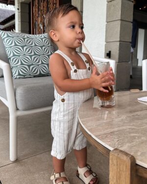 Maddy Burciaga Instagram - Welcome to Mauritius 🇲🇺
1 2 3 c’est nous 🫶🏼
4 : Un peu Soif 🍎
5 : Mamaaaan ♥️
6 : Visite avec Papa 🌴
7 : Bananaaa 🍌 + fou rire d’Andrea 😂