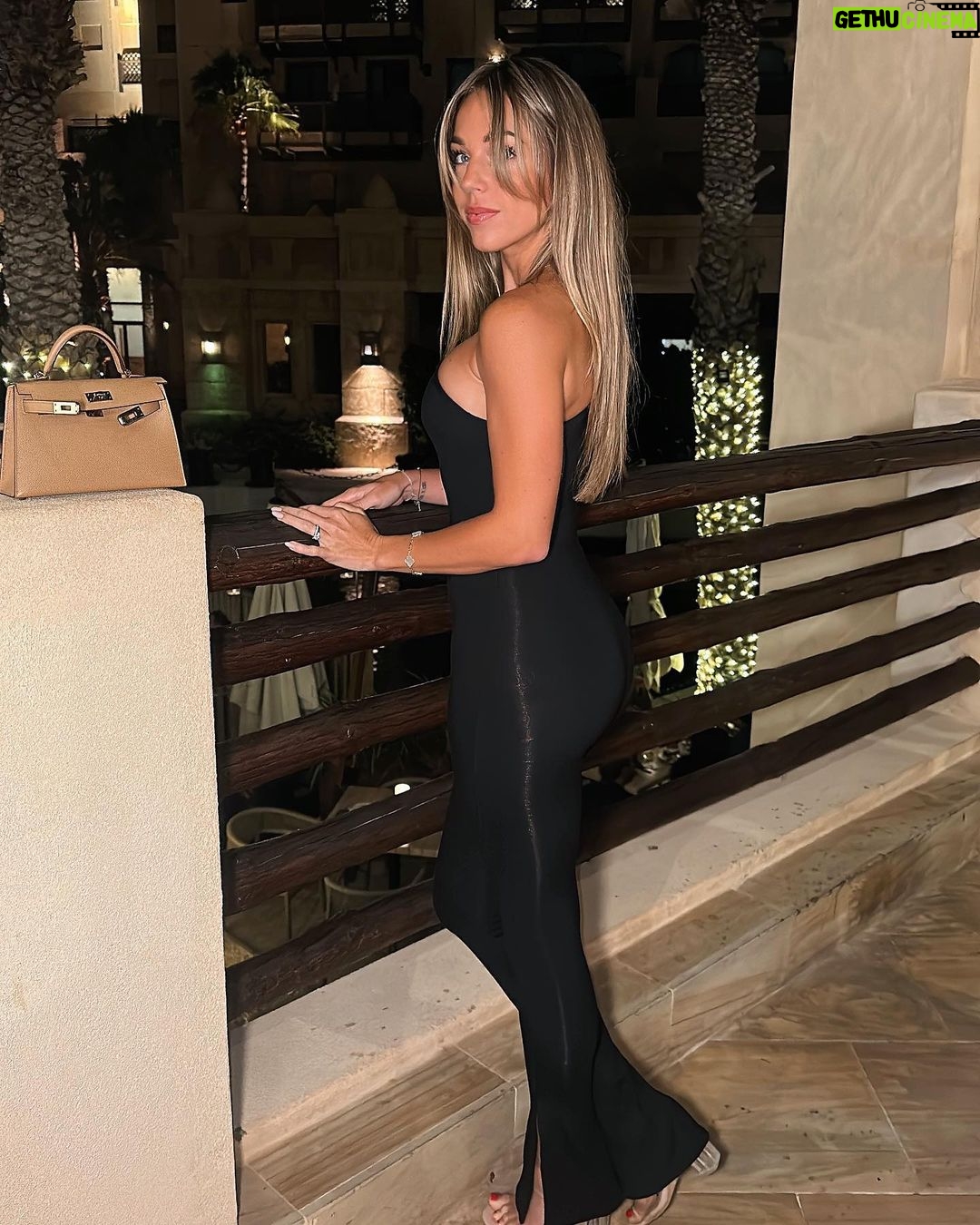 Maddy Burciaga Instagram - J’ai immortalisé ma nouvelle petite Frange, vous aimez ? ✨😁 Souk Madinat Jumeirah Dubai