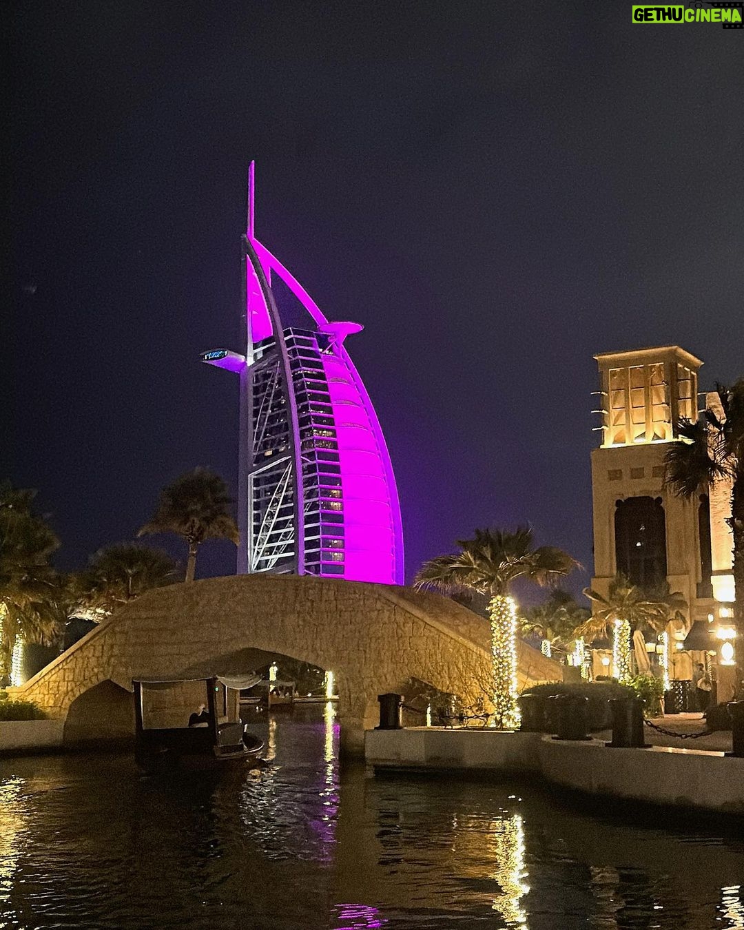 Maddy Burciaga Instagram - J’ai immortalisé ma nouvelle petite Frange, vous aimez ? ✨😁 Souk Madinat Jumeirah Dubai