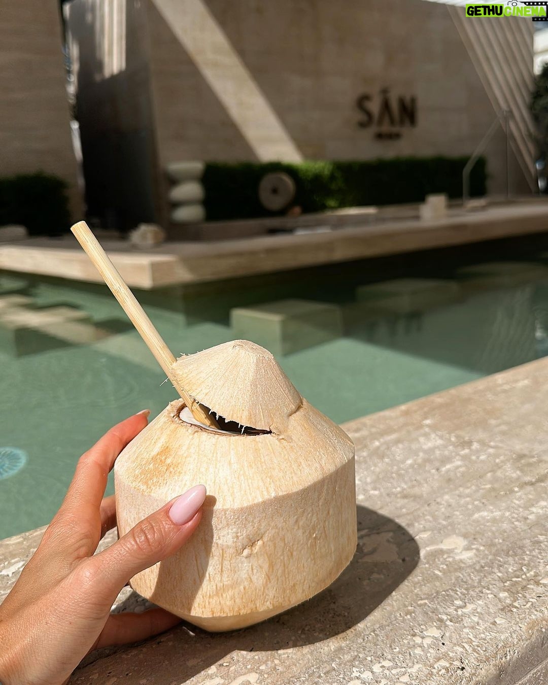 Maddy Burciaga Instagram - Perfect Day 🐚 - Ma petite Robe de plage vient de chez @sheinfrance_ c’est la réf : 14210349 ♥️ Profitez de -15% des 29€ d’achats et -20% des 69€ avec mon code ☀️MADDY02☀️ sur tout le site #SHEINforall #SHEINfrance #publicite San Beach Dubai