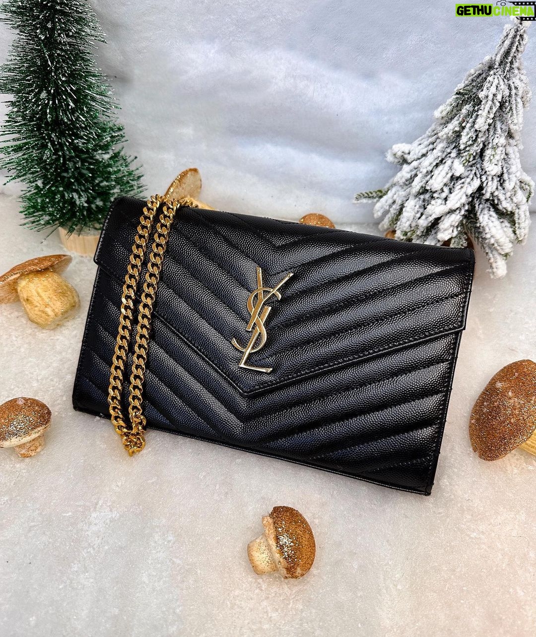 Maddy Burciaga Instagram - ✨ CONCOURS SAC YSL TERMINE félicitation à la gagnante @dumasmorgane ✨♥️ À l’approche de Noël 🎅🏼 nous avons décidé avec @intemporal_paris de vous faire gagner un sac Yves-Saint-Laurent d’une valeur de 1.350€ 🤩 Pour participer : - Suivre @intemporal_paris et @maddyburciaga - Taguer 3 amis dans les commentaires BONUS : Partager la publication dans votre story pour avoir plus de chance de gagner ! Le concours se terminera le 17/12 à 20H afin de recevoir à temps cette pépite sous votre sapin ! 🎄 Le gagnant sera annoncé sur ce post. Bonne chance à tous ! ✨ #jeuconcours #giveaway #luxe #luxury #intemporal #paris #depotvente #depositsale #ysl *collaboration rémunérée