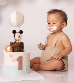 Maddy Burciaga Instagram - 30/09/2022 🥹🎂 
1 an que ce petit être à chamboulé notre vie, cet amour indescriptible qu’on ressent chaque jours, notre petit bonheur, ce petit coquin qui a soufflé sa première bougie 🥹🫶🏼 
Papa & Maman t’aime très fort ❤️
Joyeux anniversaire Andrea 🎂