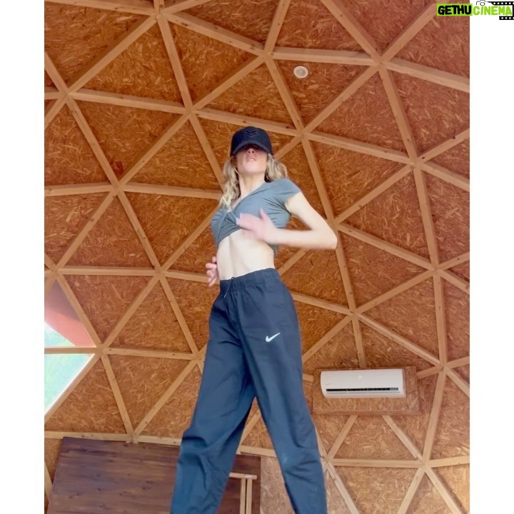 Maggie Civantos Instagram - π π§ββοΈπΆοΈππ₯ Seneca y El arte de morirπ